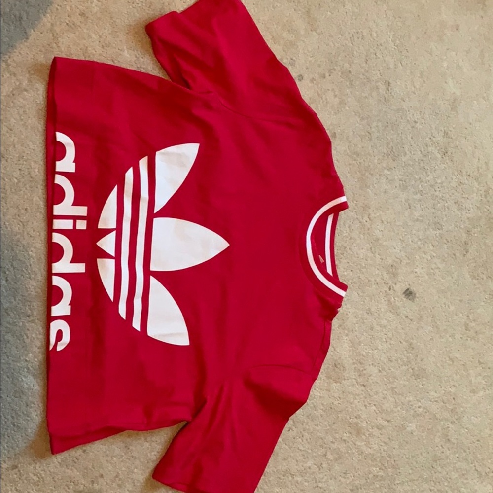 Cropped adidas t-shirt